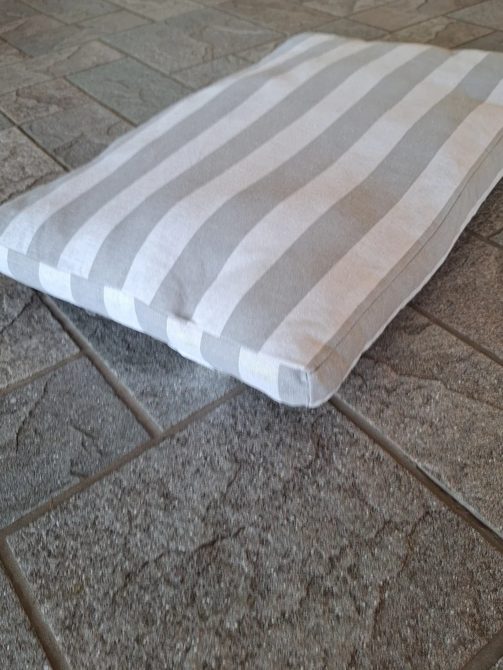 N/A gray neutral